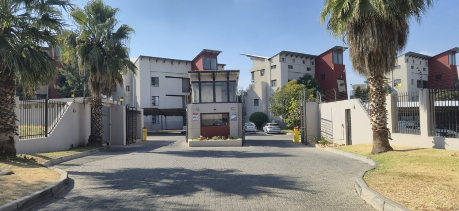 2 Bedroom Property for Sale in Rooihuiskraal North Gauteng