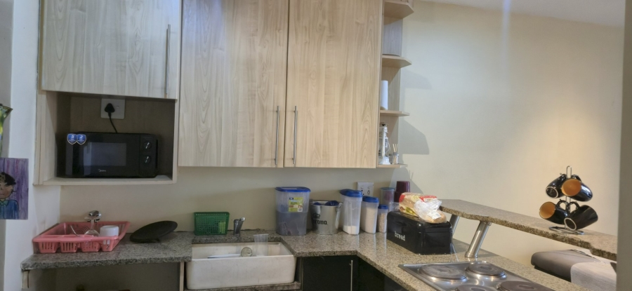 2 Bedroom Property for Sale in Rooihuiskraal North Gauteng