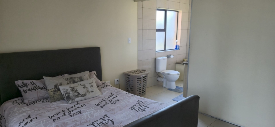 2 Bedroom Property for Sale in Rooihuiskraal North Gauteng