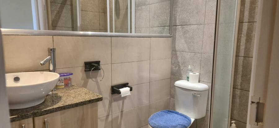 2 Bedroom Property for Sale in Rooihuiskraal North Gauteng