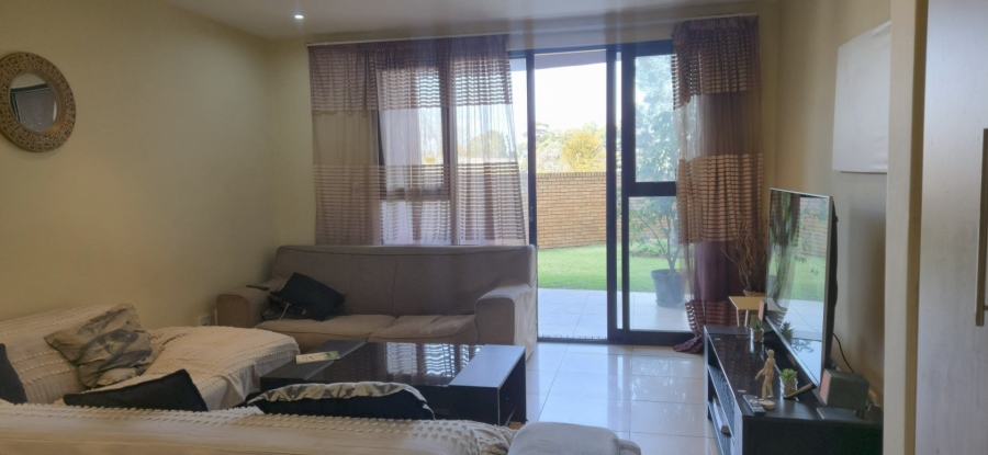 2 Bedroom Property for Sale in Rooihuiskraal North Gauteng