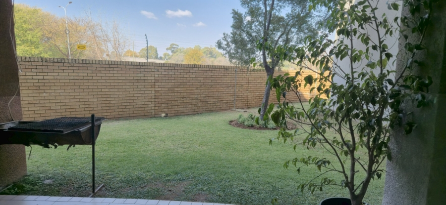 2 Bedroom Property for Sale in Rooihuiskraal North Gauteng