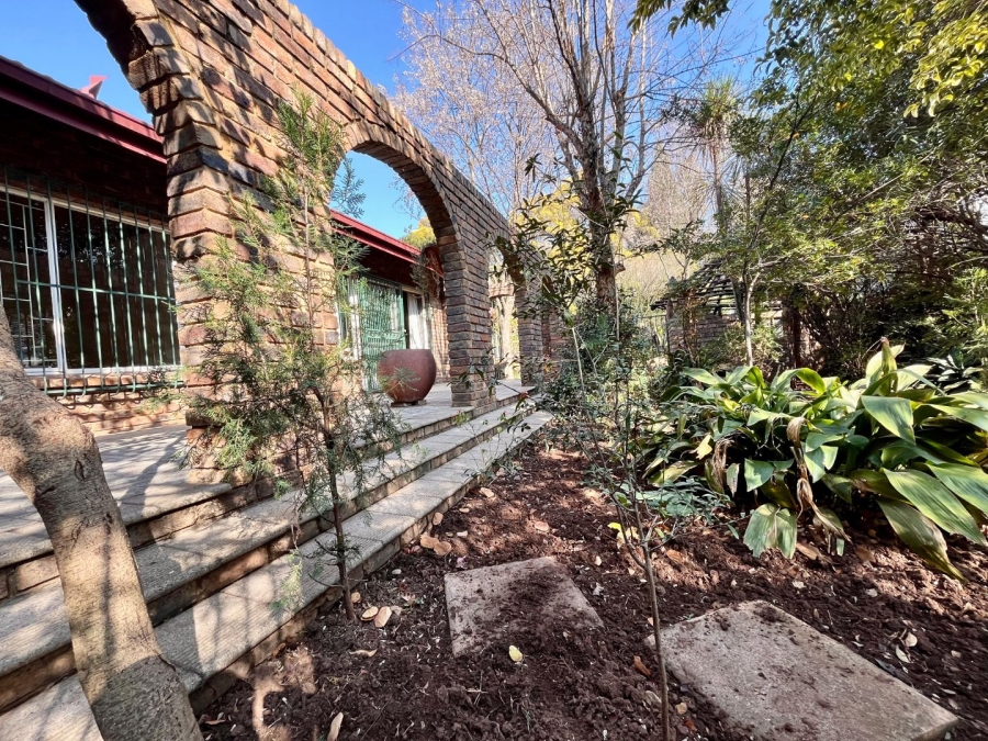 To Let 4 Bedroom Property for Rent in Eldoraigne Gauteng