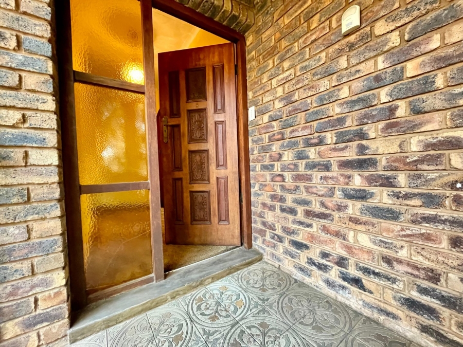 To Let 4 Bedroom Property for Rent in Eldoraigne Gauteng