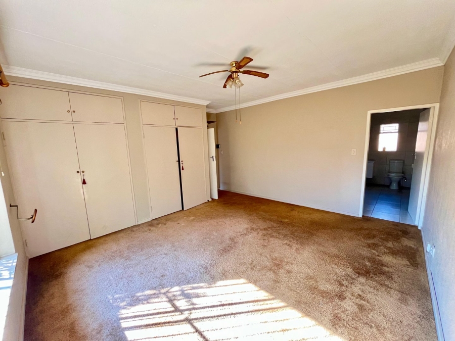 To Let 4 Bedroom Property for Rent in Eldoraigne Gauteng