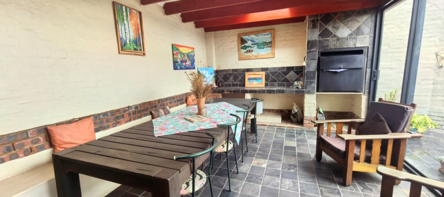 3 Bedroom Property for Sale in La Montagne Gauteng
