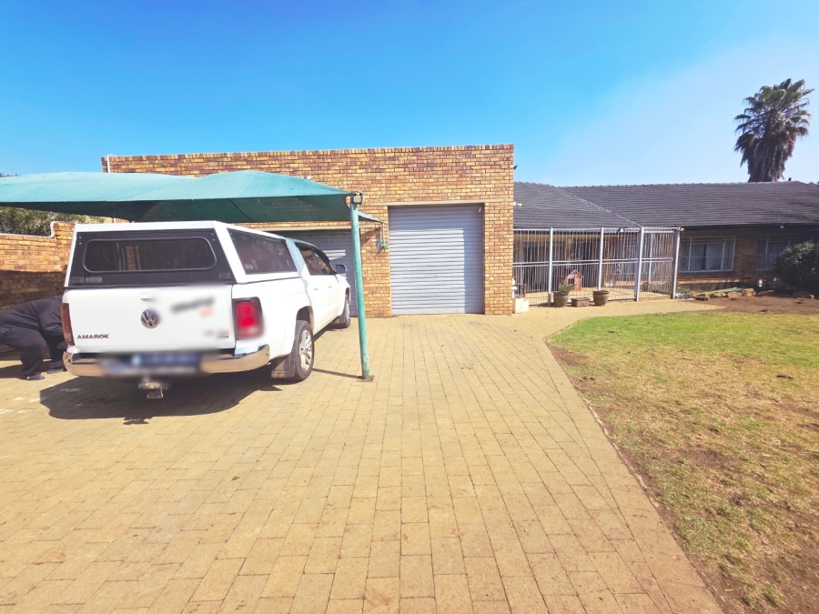 4 Bedroom Property for Sale in Petersfield Gauteng