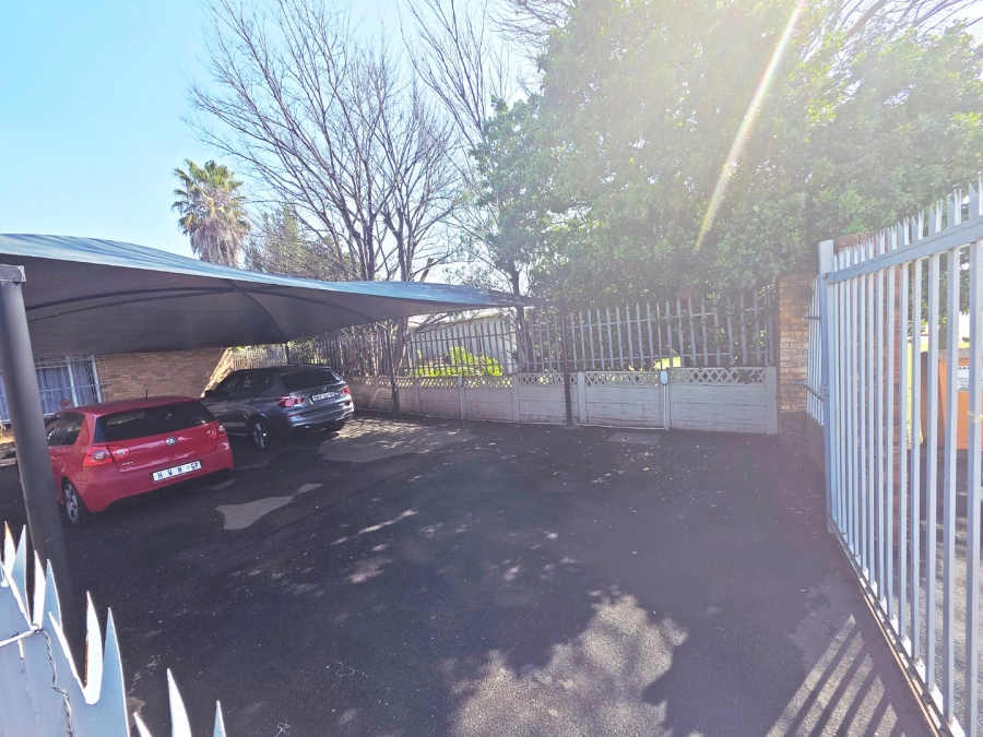 4 Bedroom Property for Sale in Petersfield Gauteng