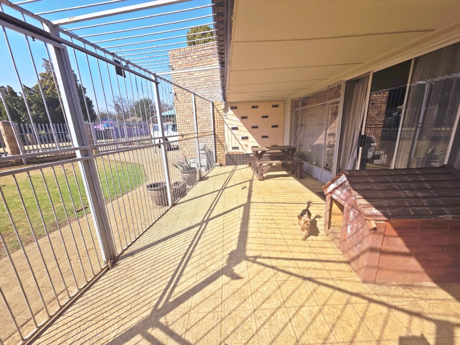 4 Bedroom Property for Sale in Petersfield Gauteng
