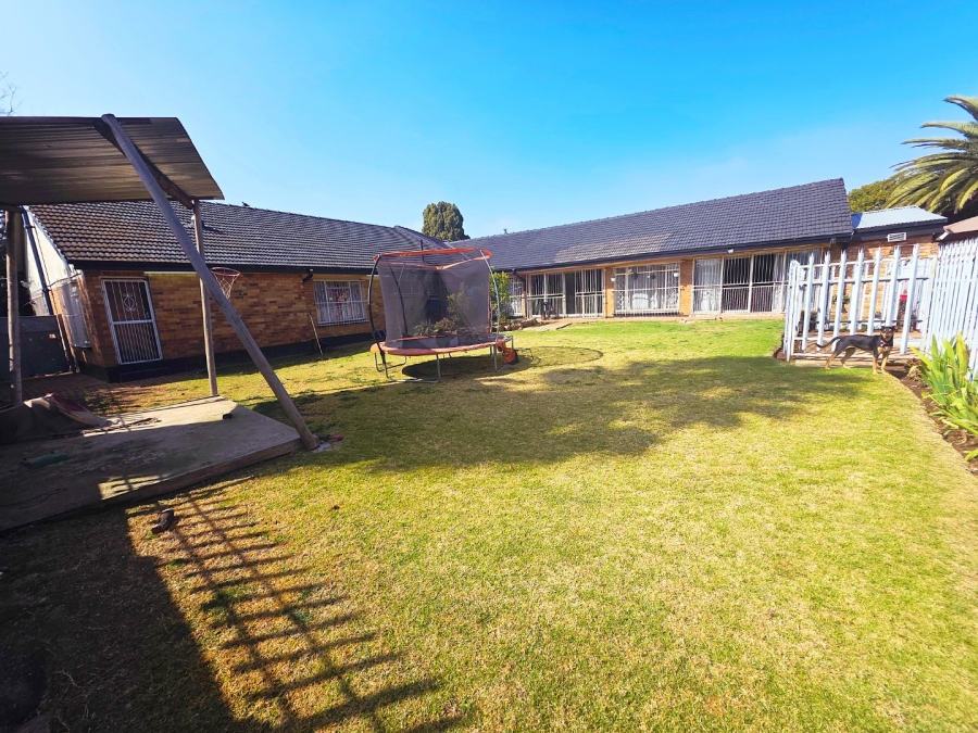 4 Bedroom Property for Sale in Petersfield Gauteng