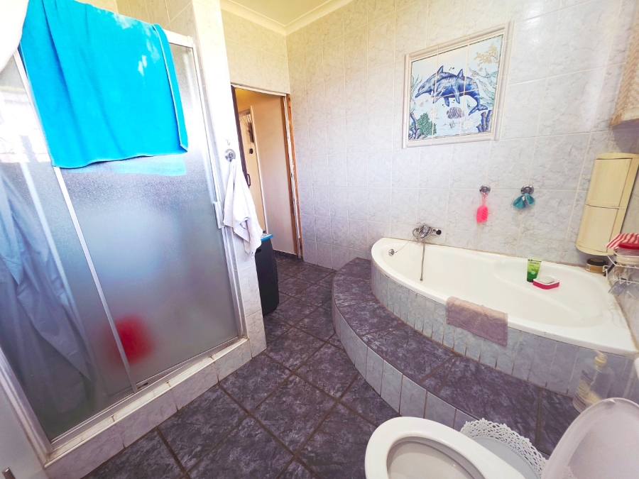 4 Bedroom Property for Sale in Petersfield Gauteng