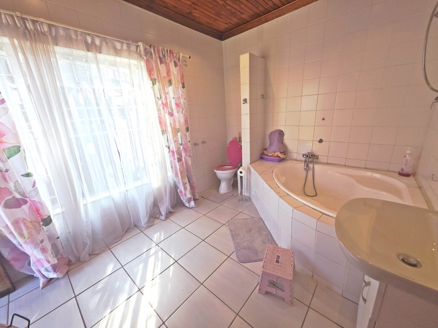 4 Bedroom Property for Sale in Petersfield Gauteng