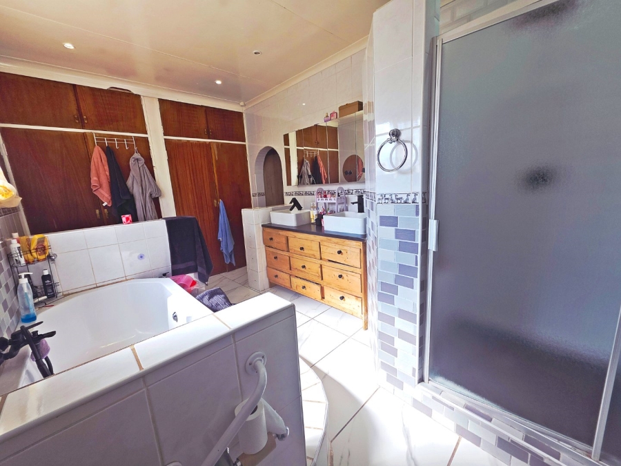 4 Bedroom Property for Sale in Petersfield Gauteng