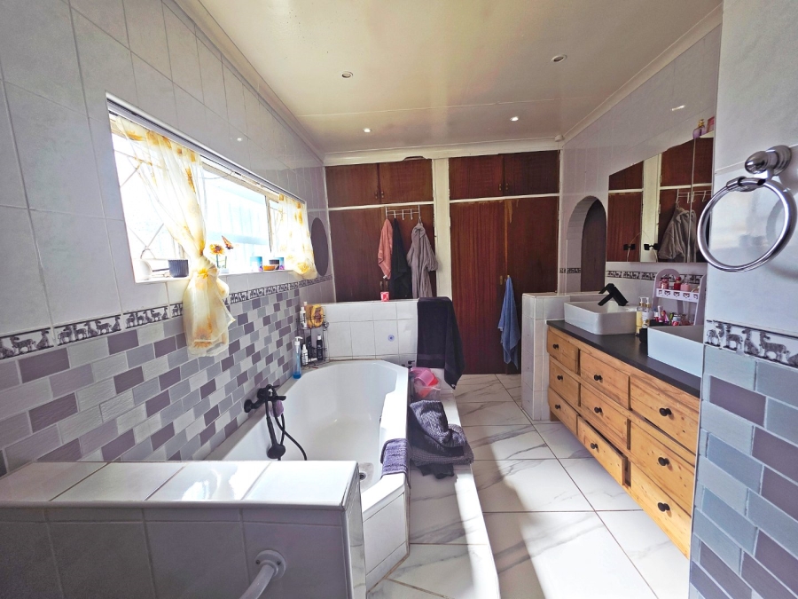 4 Bedroom Property for Sale in Petersfield Gauteng