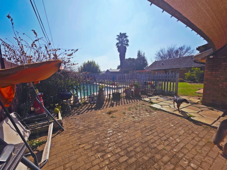 4 Bedroom Property for Sale in Petersfield Gauteng