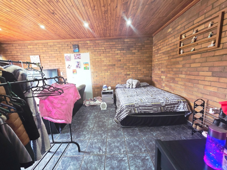 4 Bedroom Property for Sale in Petersfield Gauteng