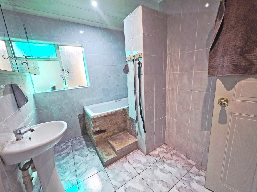 4 Bedroom Property for Sale in Petersfield Gauteng