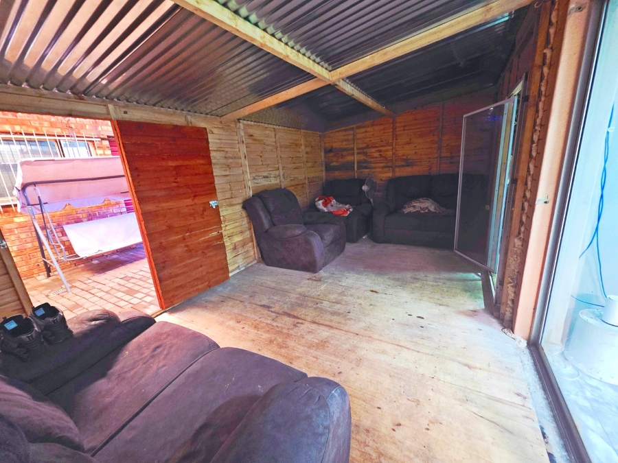 4 Bedroom Property for Sale in Petersfield Gauteng