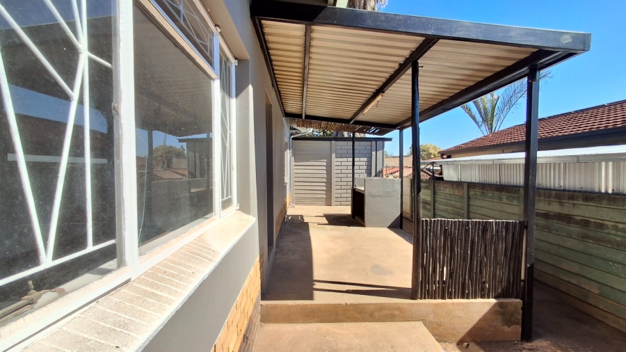 4 Bedroom Property for Sale in Pretoria Gardens Gauteng
