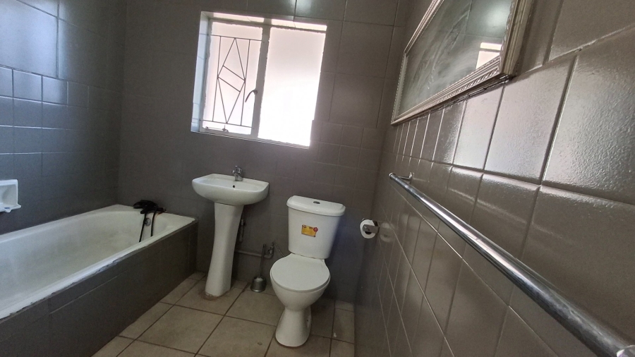 4 Bedroom Property for Sale in Pretoria Gardens Gauteng