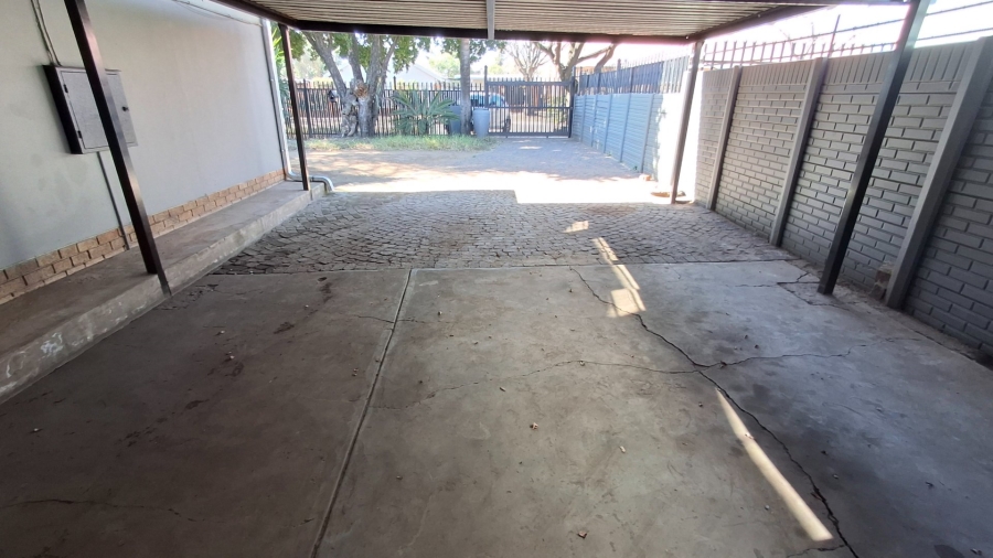 4 Bedroom Property for Sale in Pretoria Gardens Gauteng