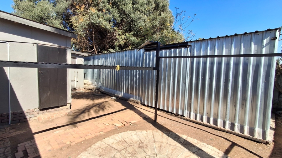 4 Bedroom Property for Sale in Pretoria Gardens Gauteng