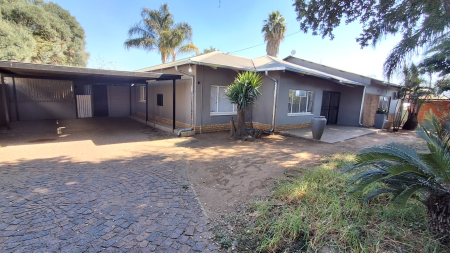 4 Bedroom Property for Sale in Pretoria Gardens Gauteng