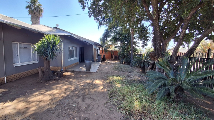 4 Bedroom Property for Sale in Pretoria Gardens Gauteng