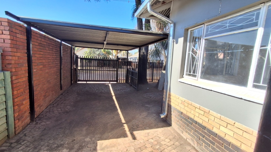 4 Bedroom Property for Sale in Pretoria Gardens Gauteng