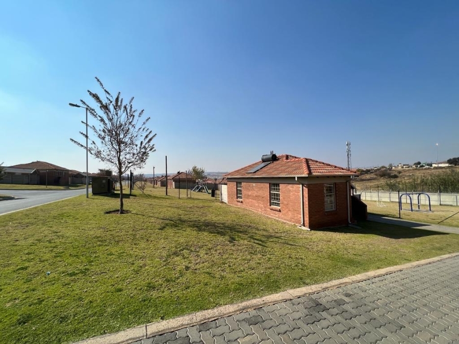 2 Bedroom Property for Sale in Olievenhoutbosch Gauteng