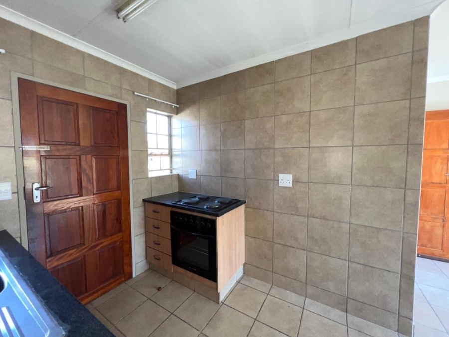 2 Bedroom Property for Sale in Olievenhoutbosch Gauteng