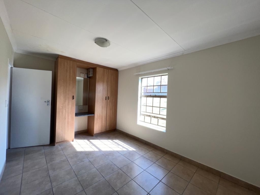 2 Bedroom Property for Sale in Olievenhoutbosch Gauteng