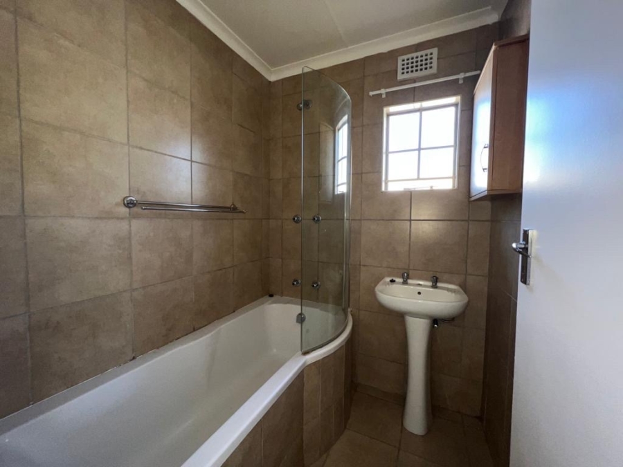 2 Bedroom Property for Sale in Olievenhoutbosch Gauteng