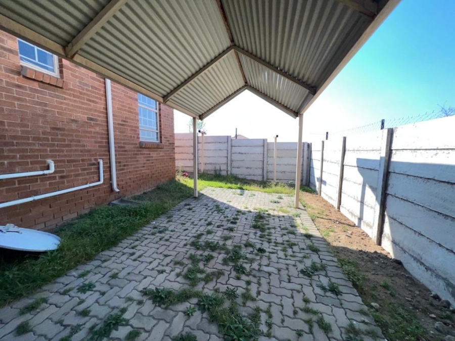 2 Bedroom Property for Sale in Olievenhoutbosch Gauteng