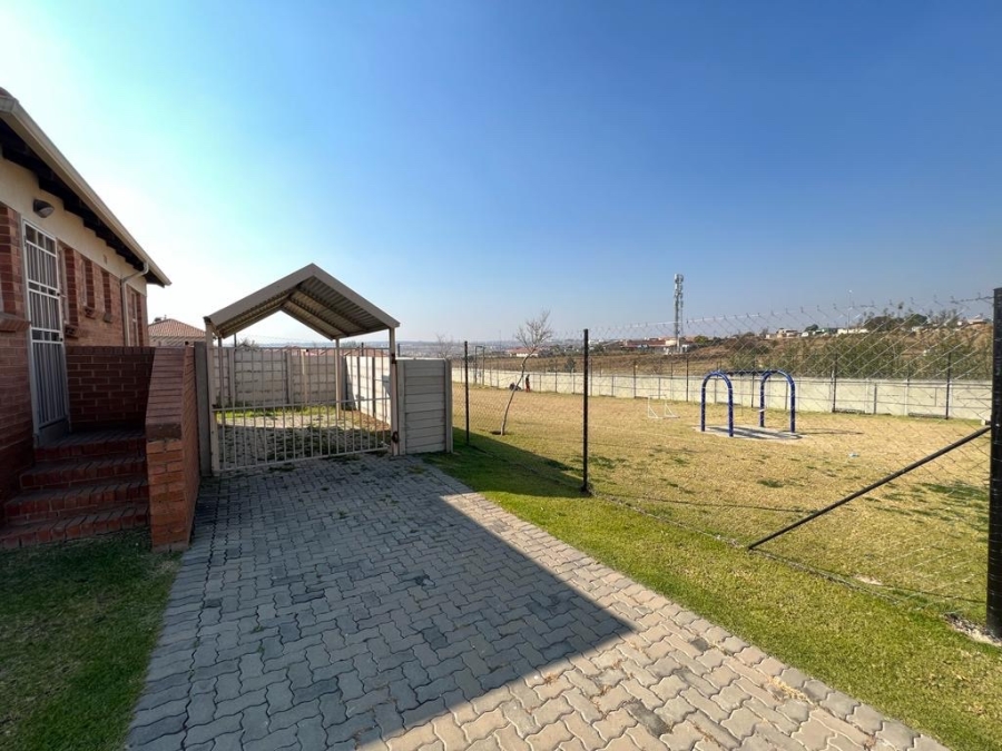 2 Bedroom Property for Sale in Olievenhoutbosch Gauteng