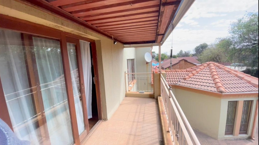 4 Bedroom Property for Sale in The Reeds Gauteng