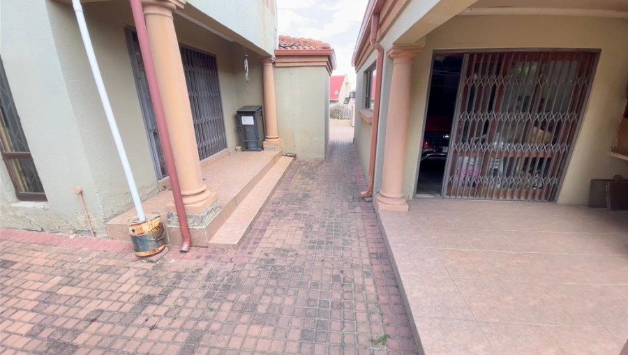 4 Bedroom Property for Sale in The Reeds Gauteng