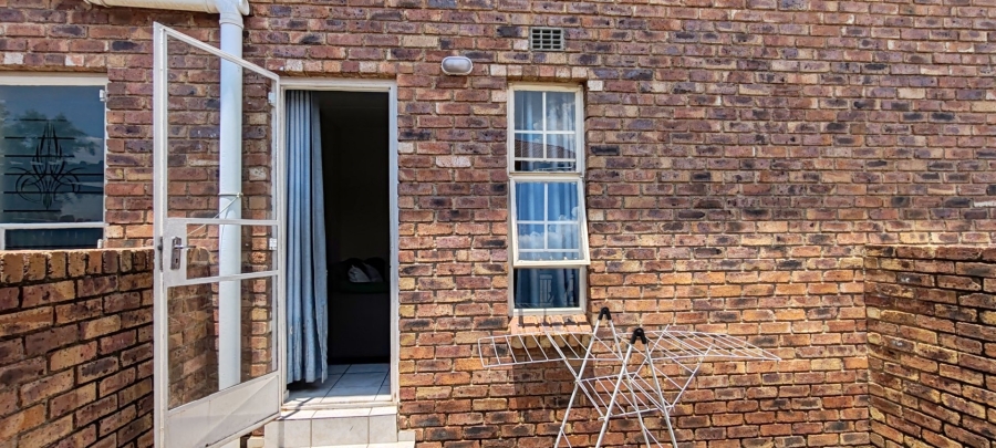 2 Bedroom Property for Sale in Crystal Park Gauteng