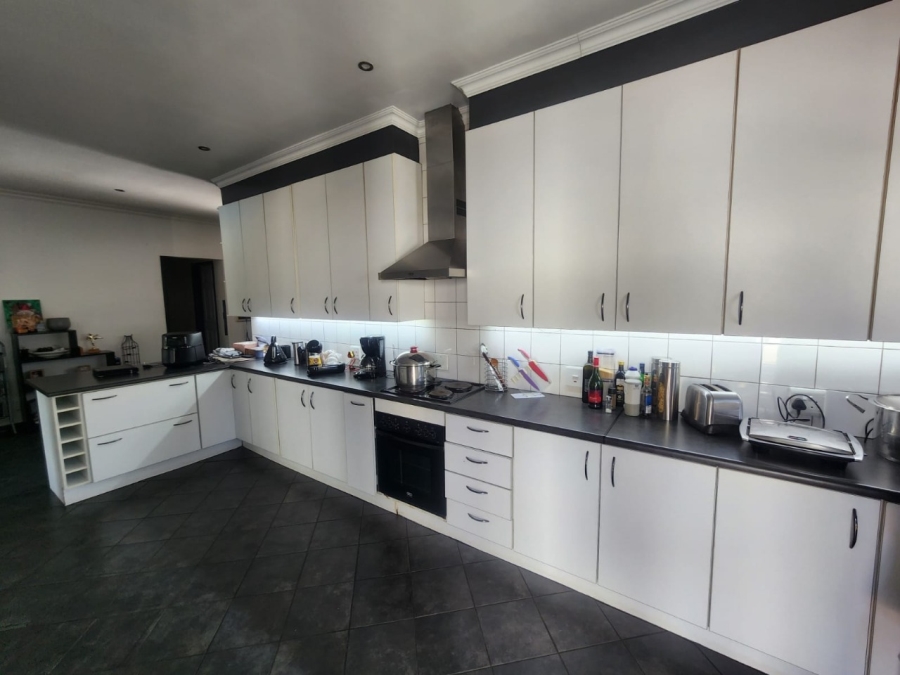 To Let 4 Bedroom Property for Rent in Lambton Gauteng