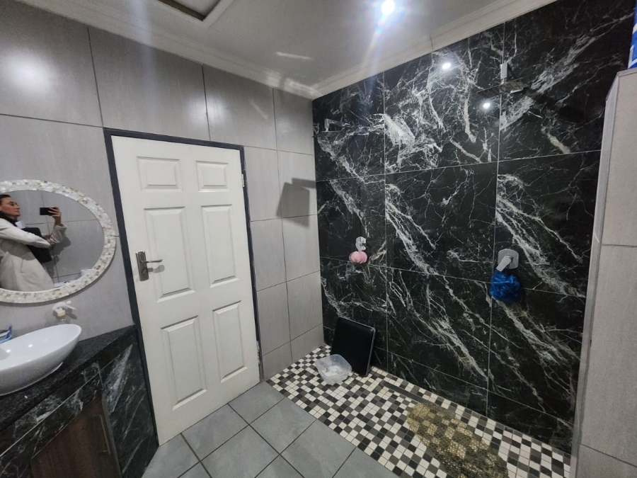 To Let 4 Bedroom Property for Rent in Lambton Gauteng