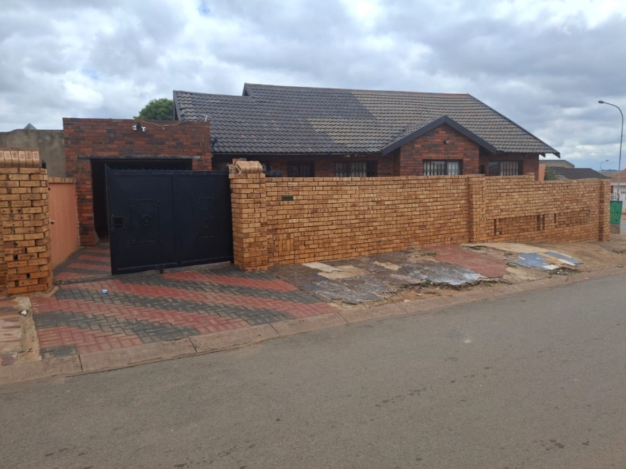  Bedroom Property for Sale in Protea Glen Gauteng
