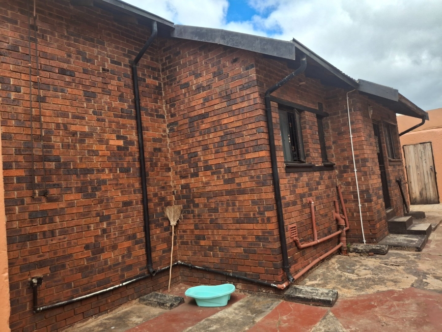  Bedroom Property for Sale in Protea Glen Gauteng