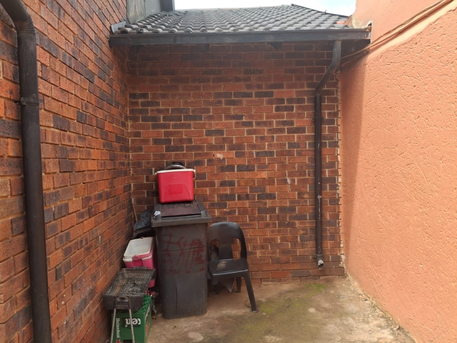  Bedroom Property for Sale in Protea Glen Gauteng