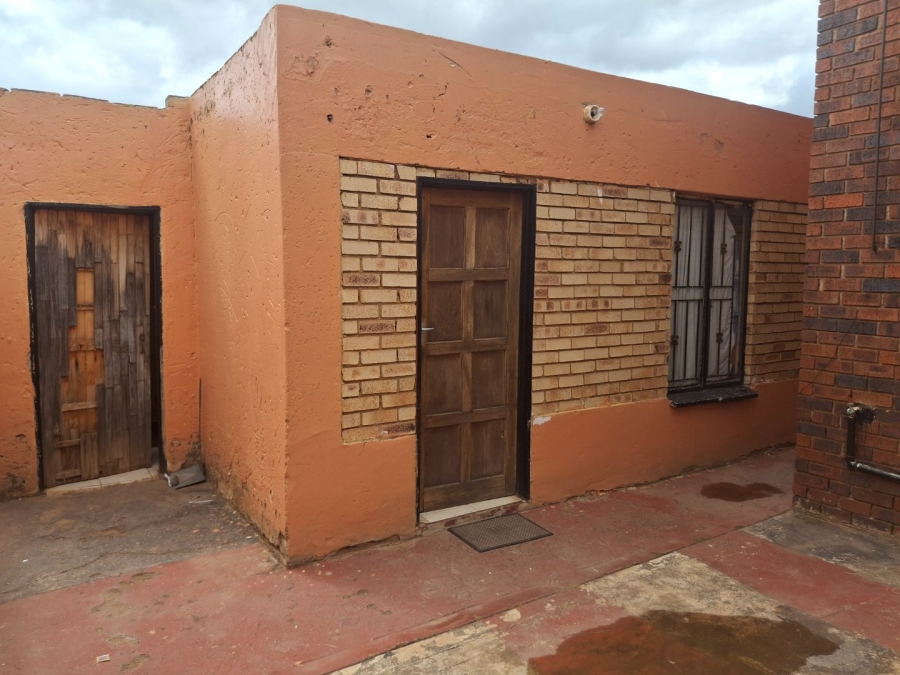  Bedroom Property for Sale in Protea Glen Gauteng