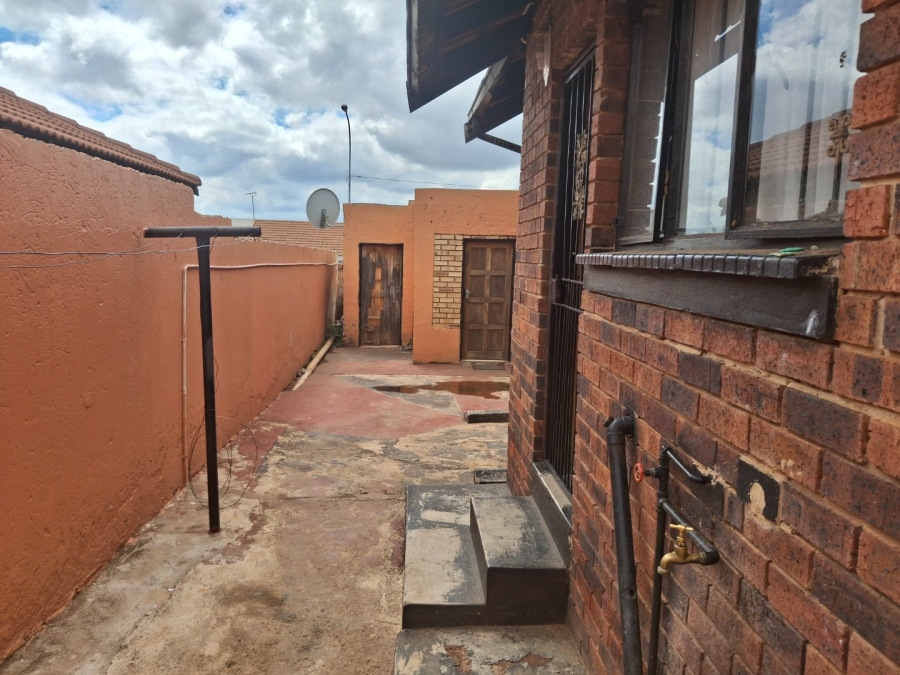  Bedroom Property for Sale in Protea Glen Gauteng