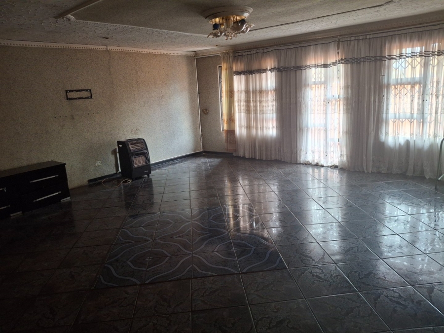  Bedroom Property for Sale in Protea Glen Gauteng