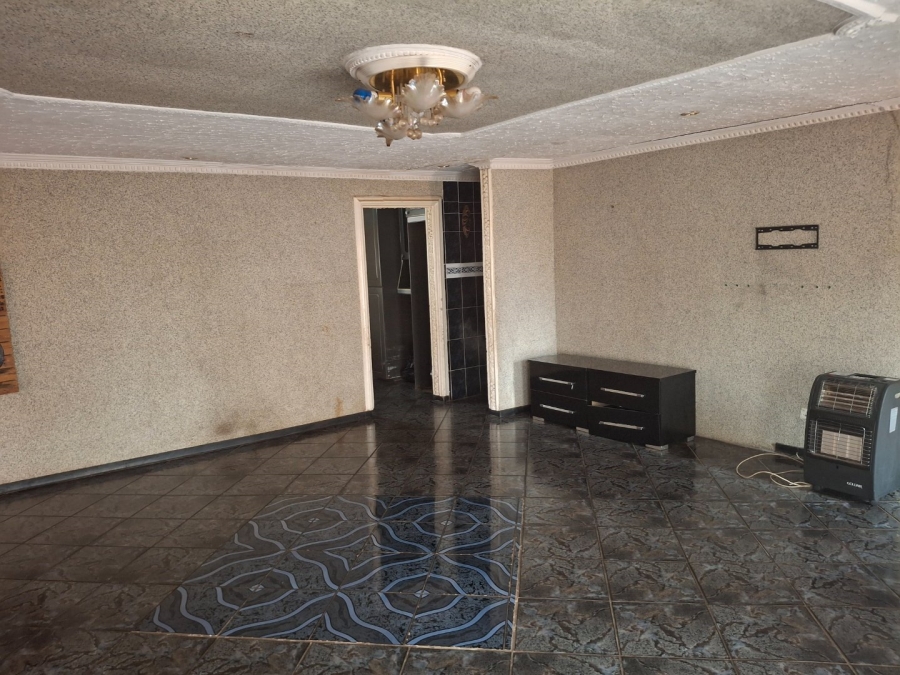  Bedroom Property for Sale in Protea Glen Gauteng