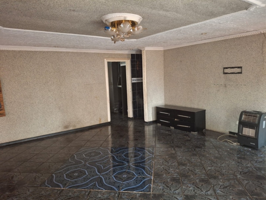  Bedroom Property for Sale in Protea Glen Gauteng