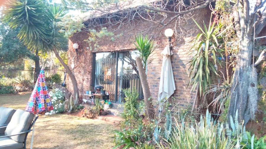 3 Bedroom Property for Sale in Eldoraigne Gauteng
