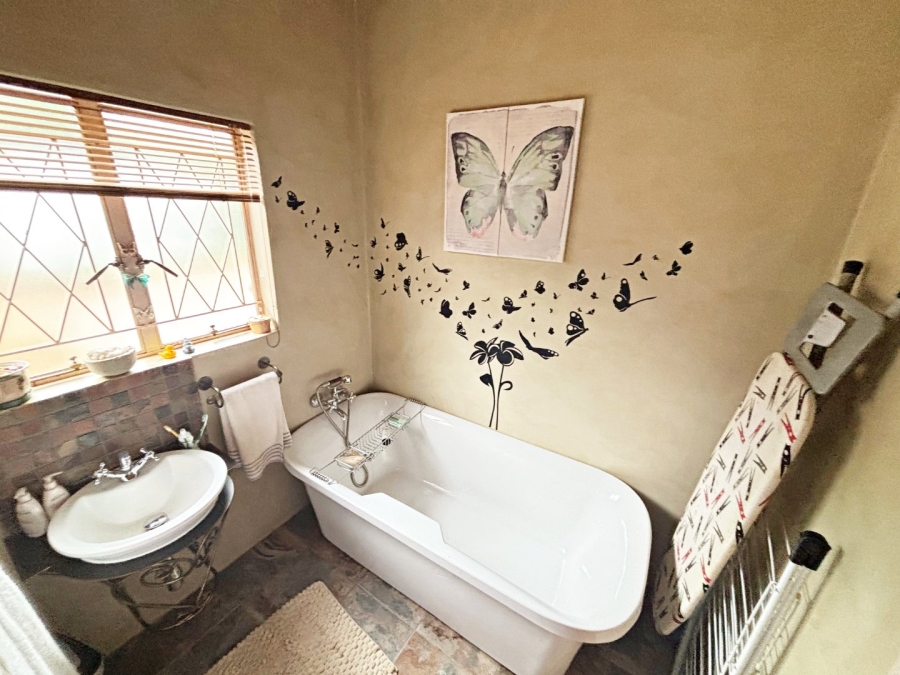 3 Bedroom Property for Sale in Eldoraigne Gauteng